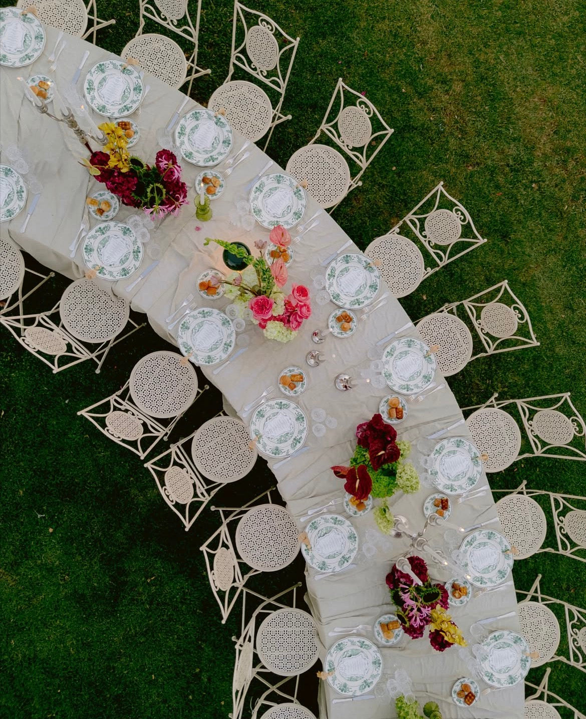Serpentine Table Rental | Capri Model