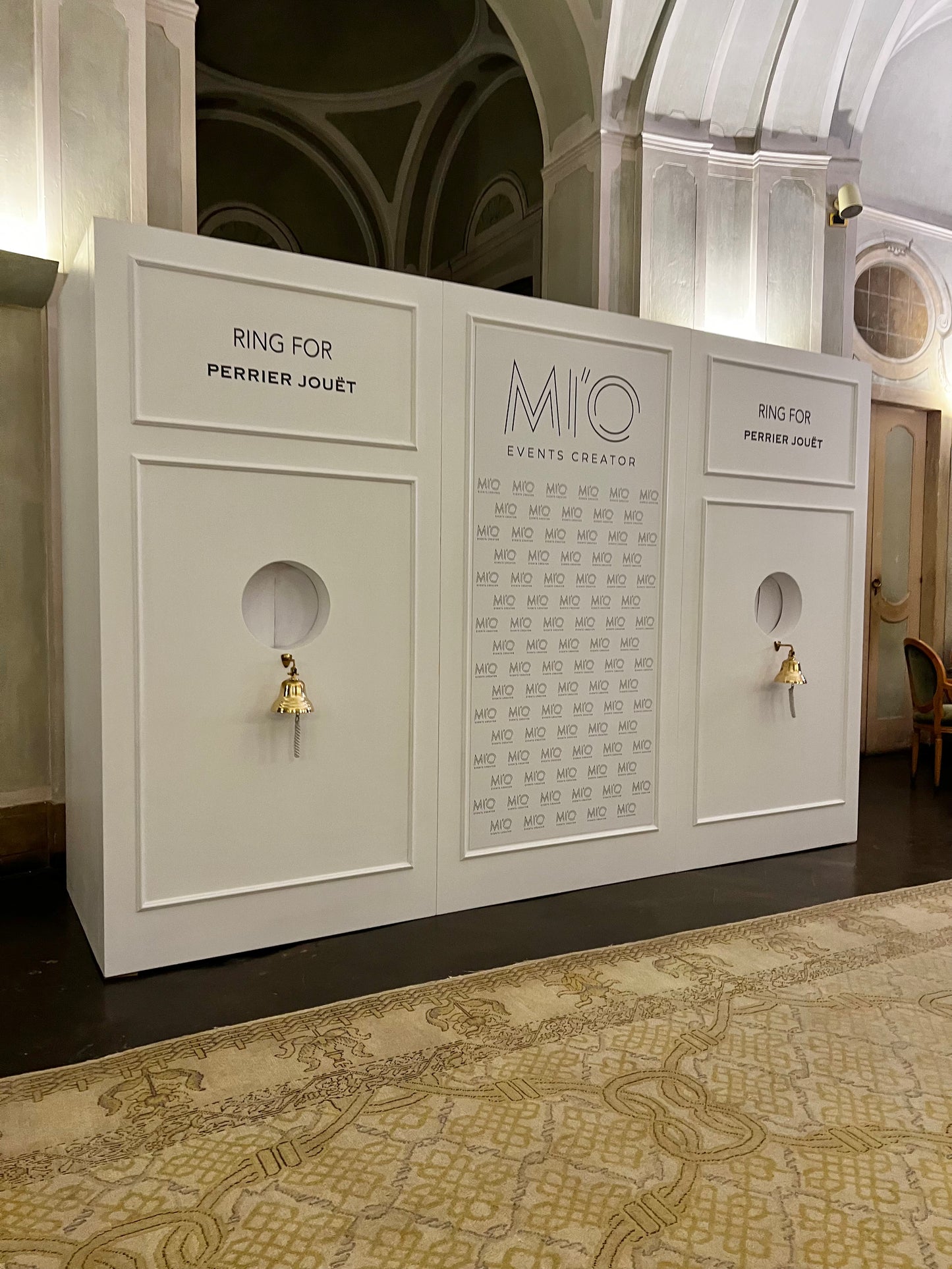 Noleggio Ring For Cocktail | Corporate Entertainment Wall